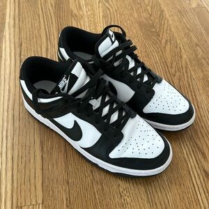 Women's Nike Dunk PANDA - size 9